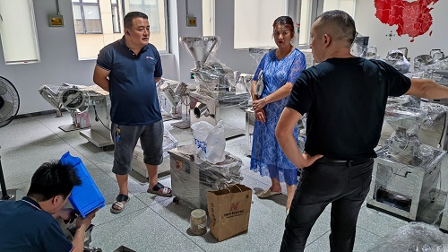 中南藥機：物料試機，認真服務(wù)每一位客戶